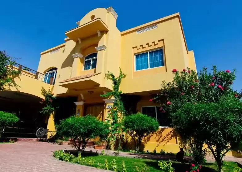 Résidentiel Propriété prête 4 + femme de chambre S / F Villa autonome  a louer au Al-Sadd , Doha #11188 - 1  image 